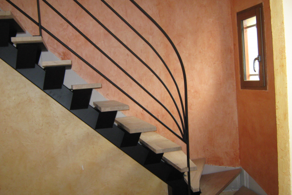 Escalier intérieur à limon central- Modèle Maryse